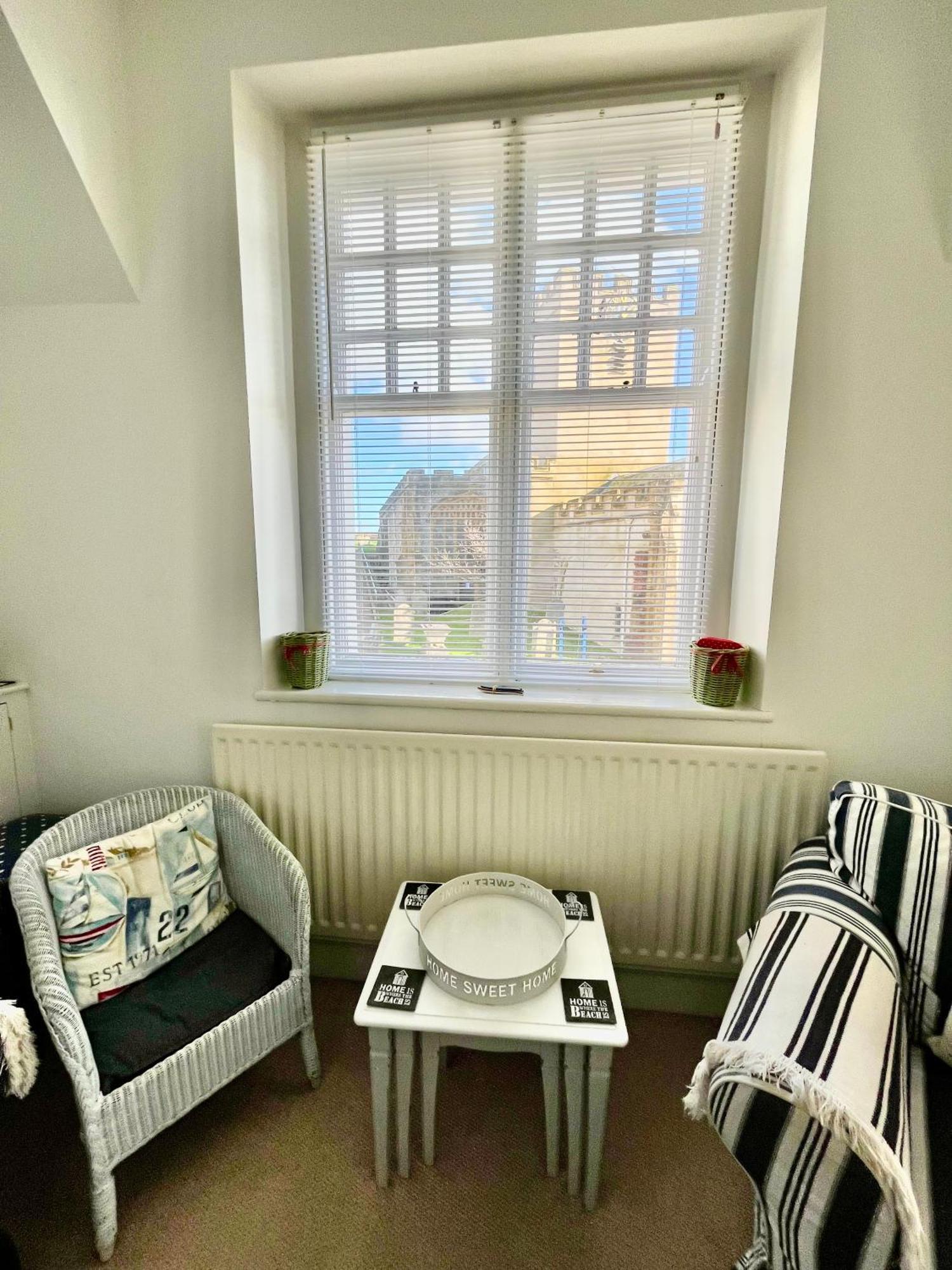 Lyme Regis Renovated Period Seaside Flat Daire Dış mekan fotoğraf